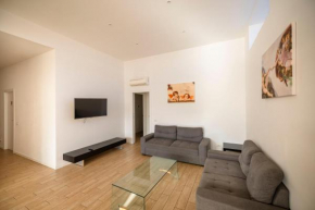Magnifico Appartamento con Doppio Terrazzo